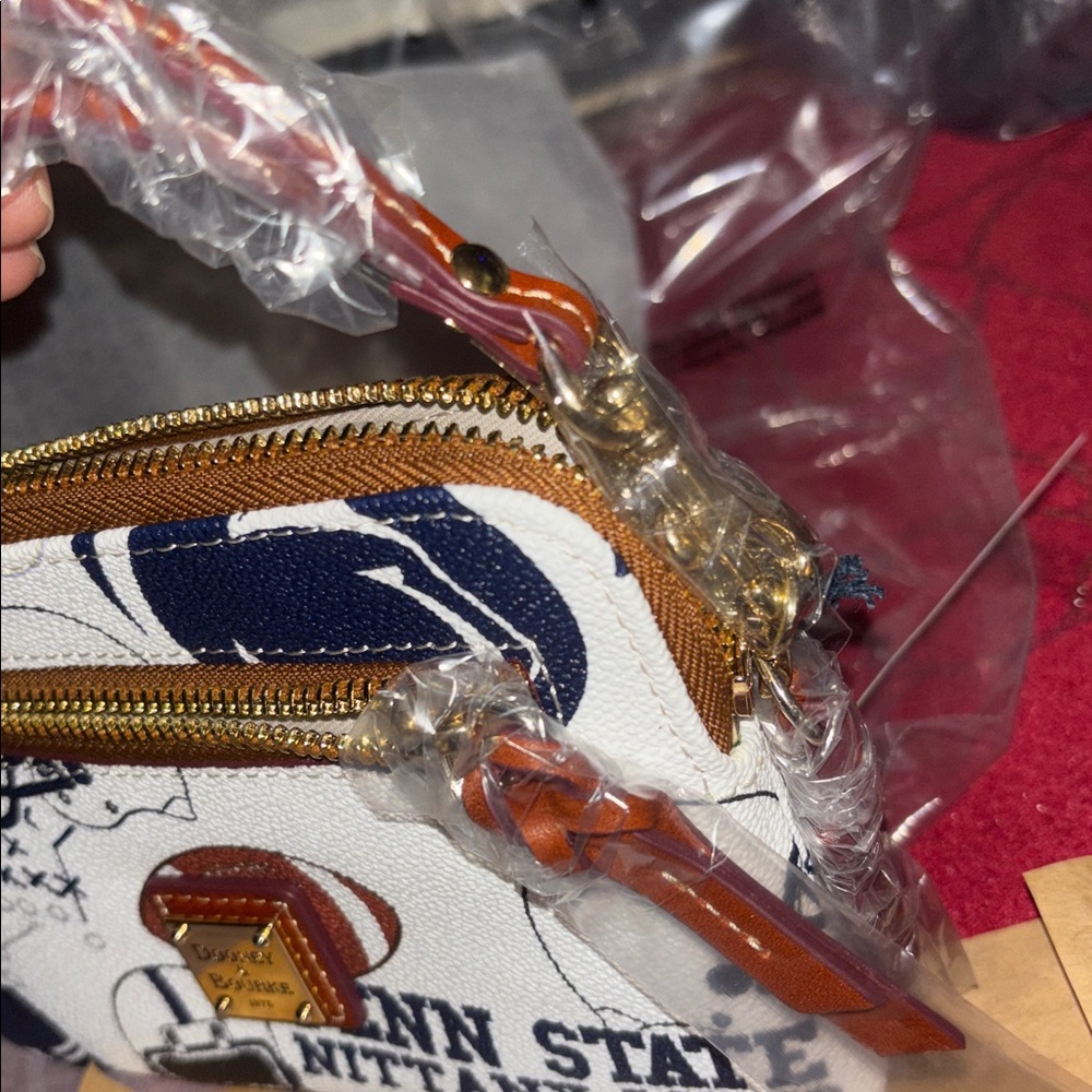 Dooney Bourke 🆕 Penn state Sports Print Wristlet Nittany lions psu proud - Picture 6 of 8